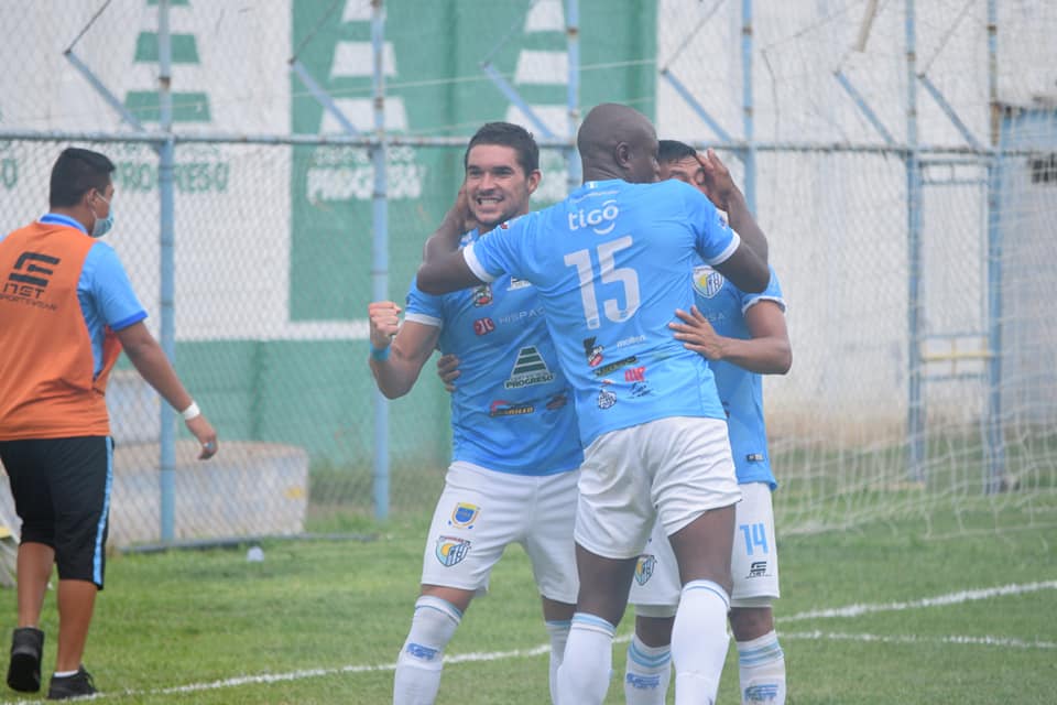 La Máquina y los Cremas con ventaja