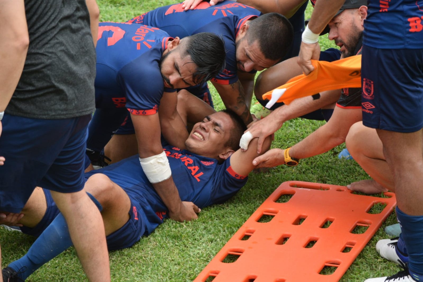 John Méndez sufre grave fractura