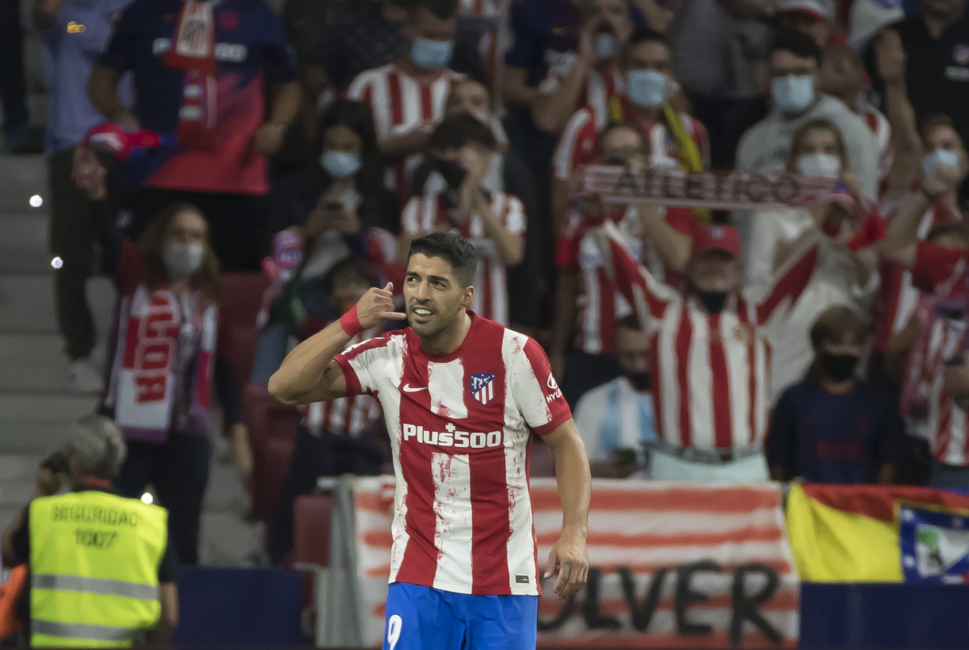 Luis Suárez fulmina el Barcelona de Ronald Koeman