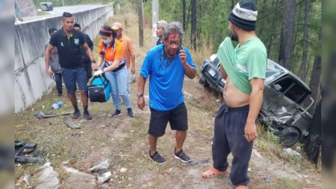 Ex entrenador de Guatemala sufre accidente en Honduras