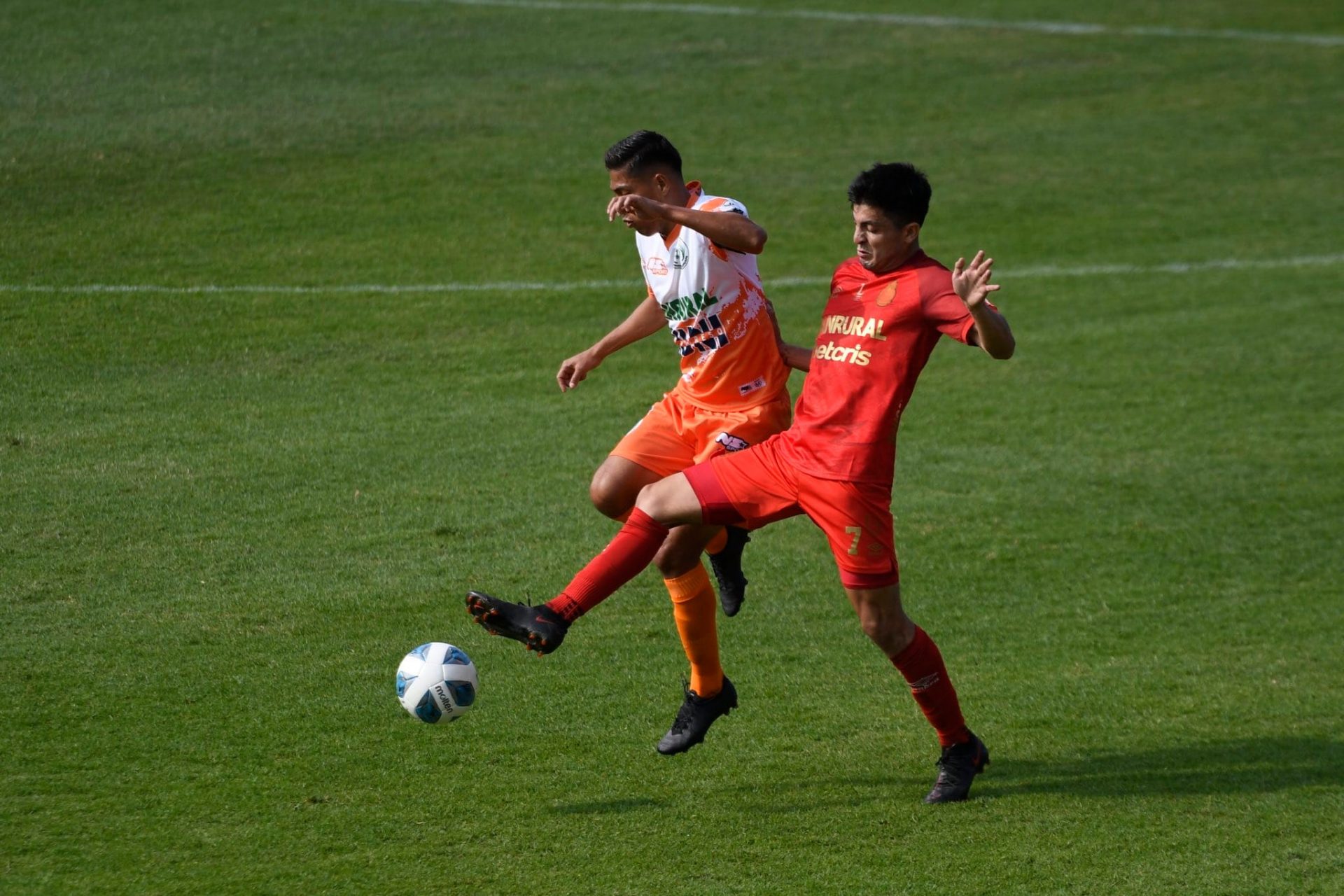 RESUMEN J 11: Achuapa y la Nueva recortan distancias