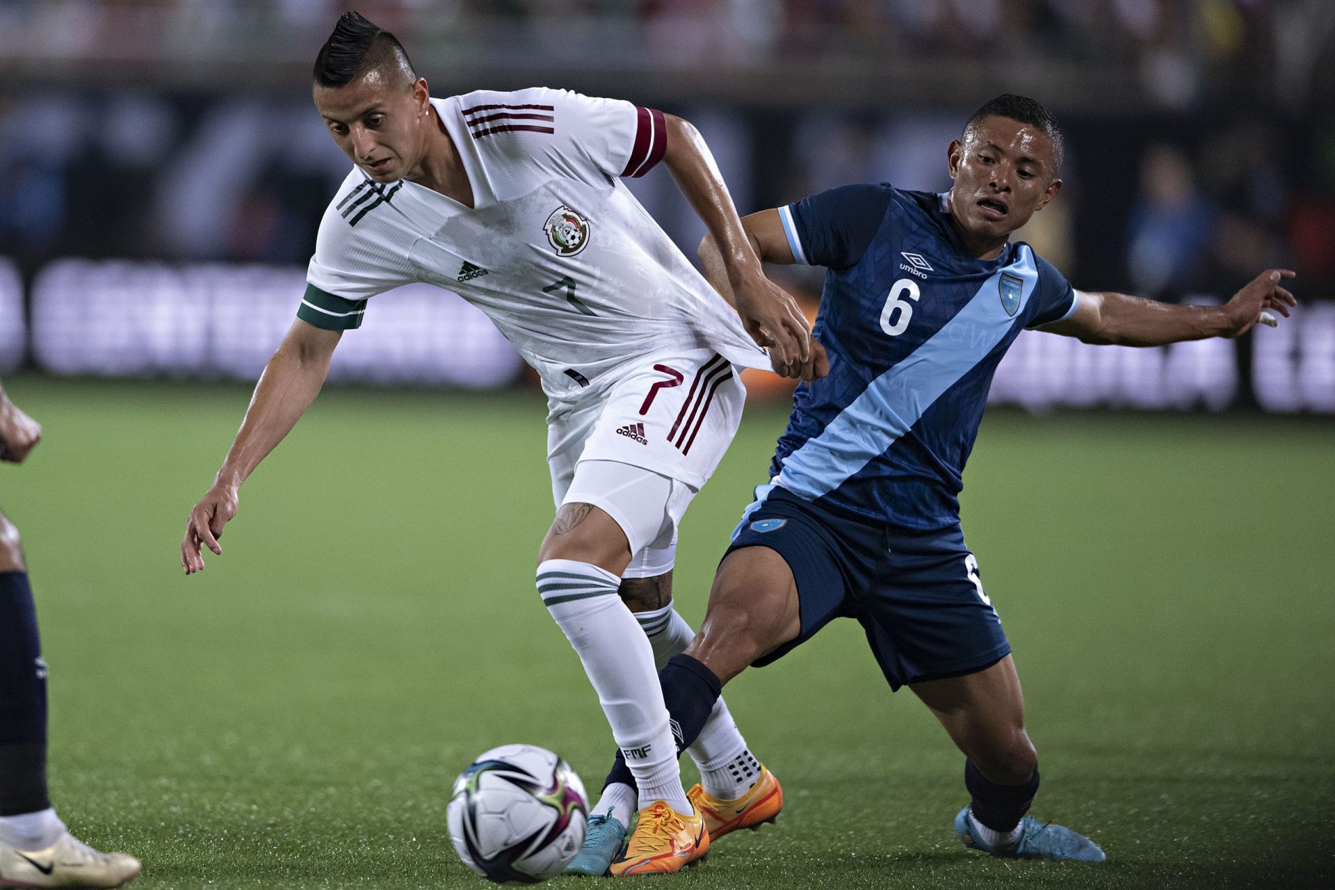Guatemala y México firman un peleado empate