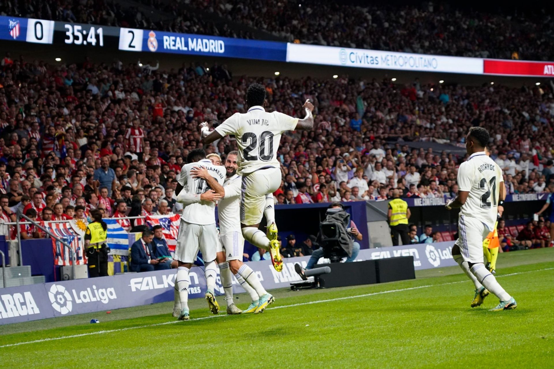 El Real Madrid vence al Atlético de Madrid y sigue líder en España