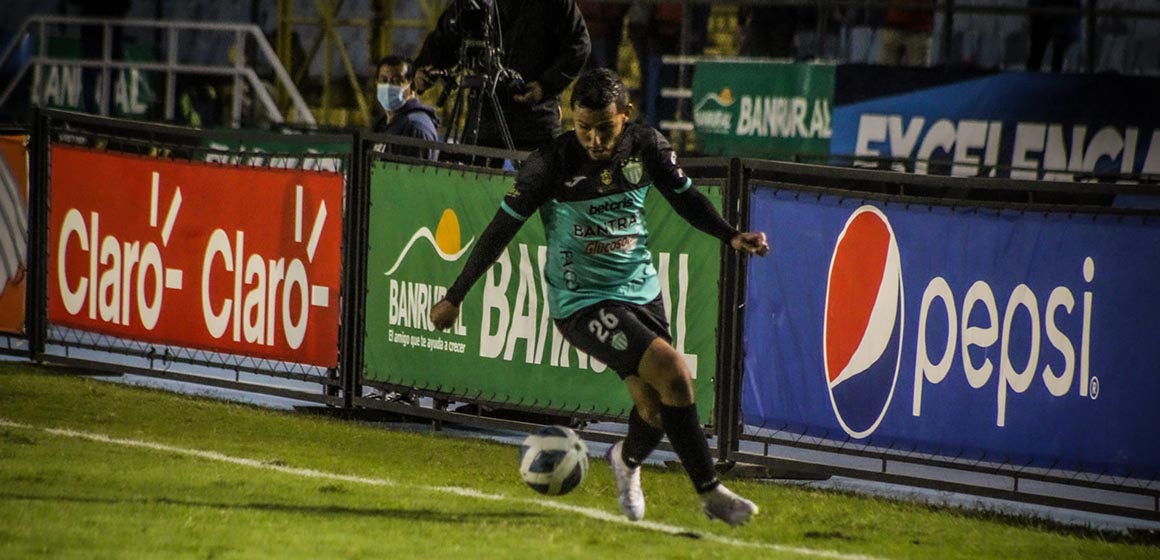 Municipal vs Antigua: El líder pegó primero en el Nacional