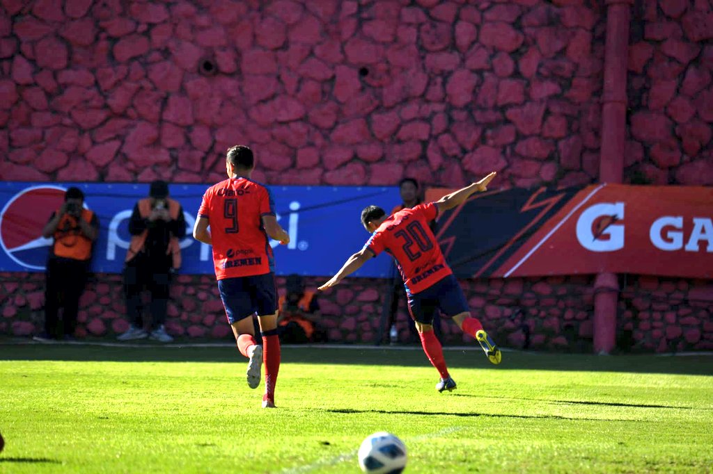 Municipal vuelve a la victoria y hunde al campeón Cobán Imperial