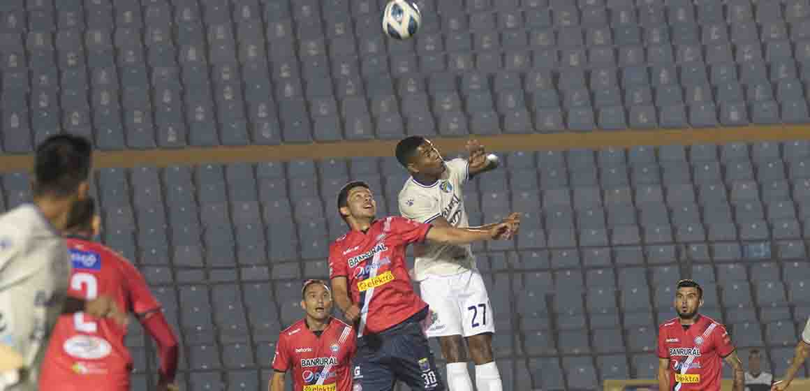 Comunicaciones no puede ante Xelajú MC y se complica con miras al Clásico