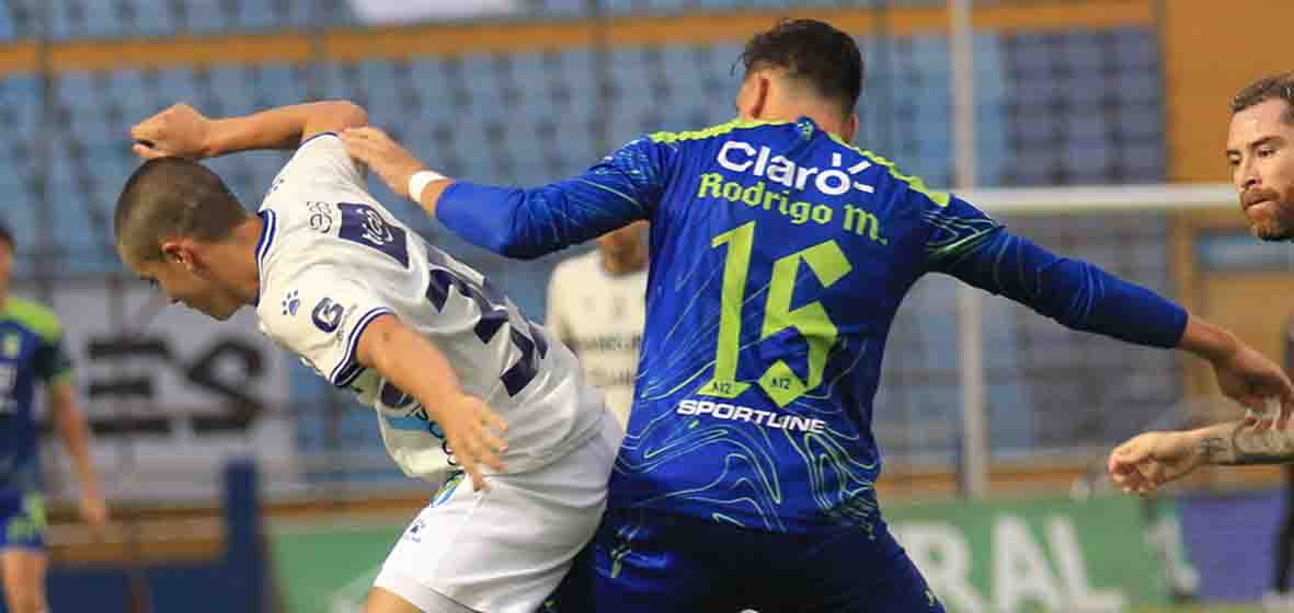 Comunicaciones gana con un gol de rebote y se mantiene en la parte alta