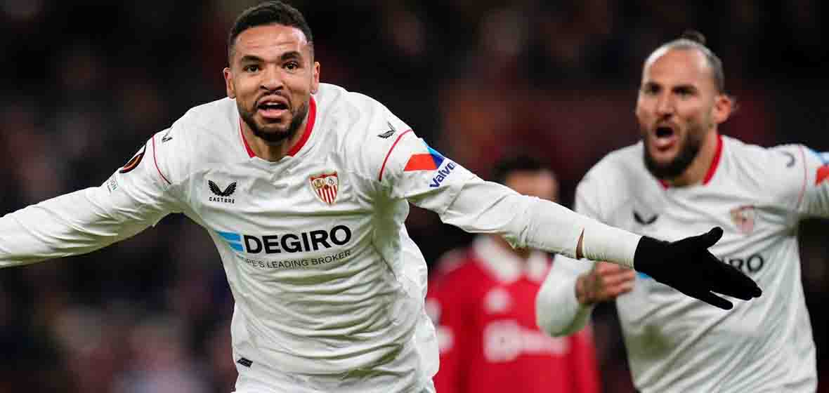 Con autogoles, Sevilla rescata un empate en Old Trafford