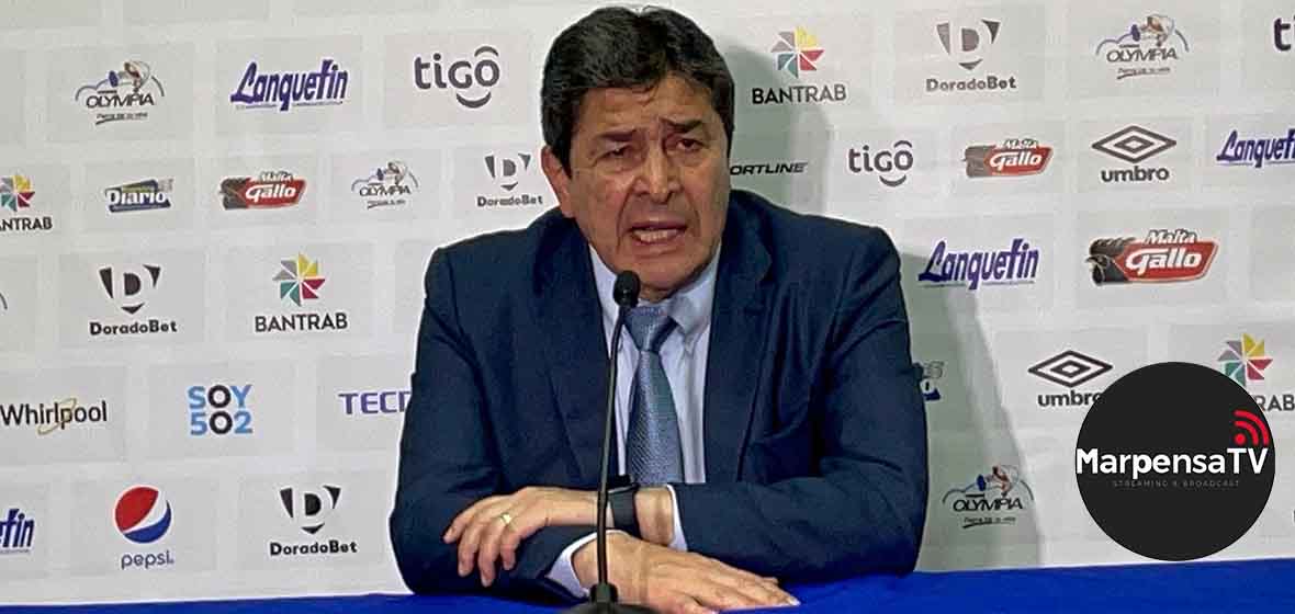 Luis Fernando Tena, enfría la euforia: “Muchas cosas por mejorar contra Panamá”