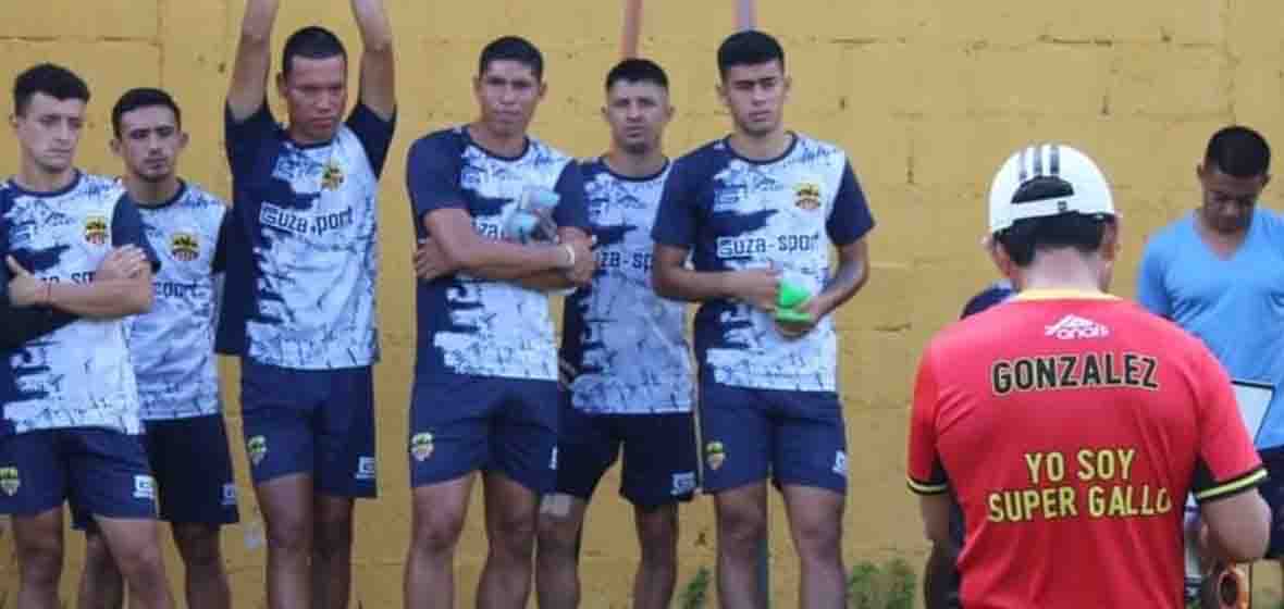 El técnico Erick González queda al margen de Zacapa