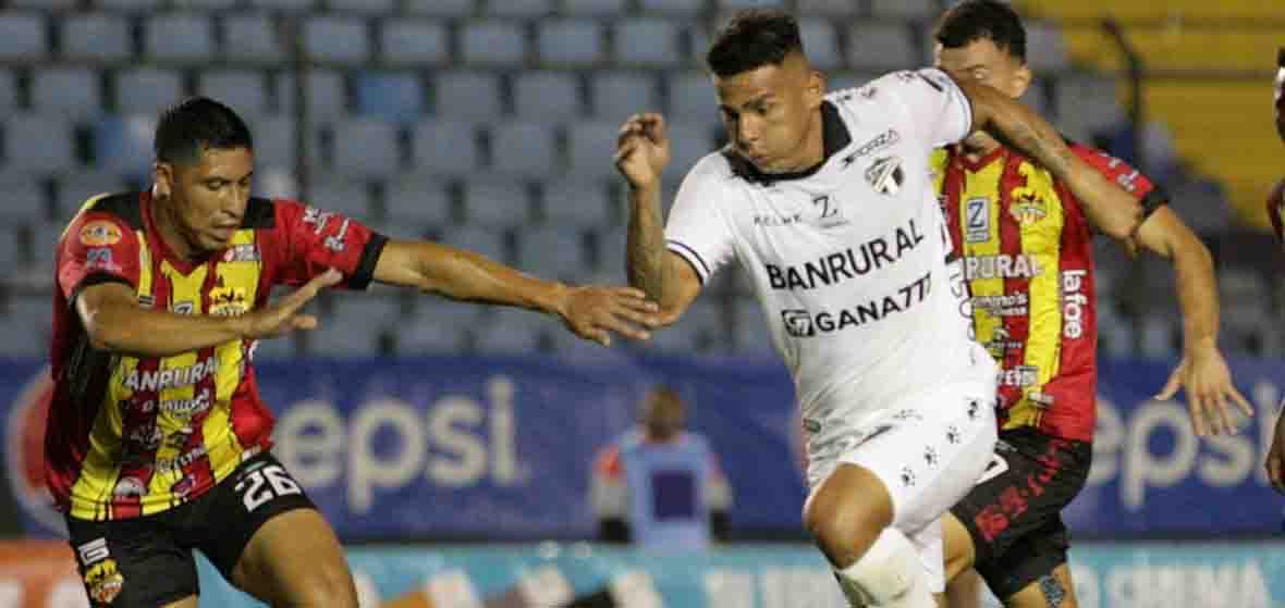 Zacapa se lleva un punto del Nacional y complica a Comunicaciones