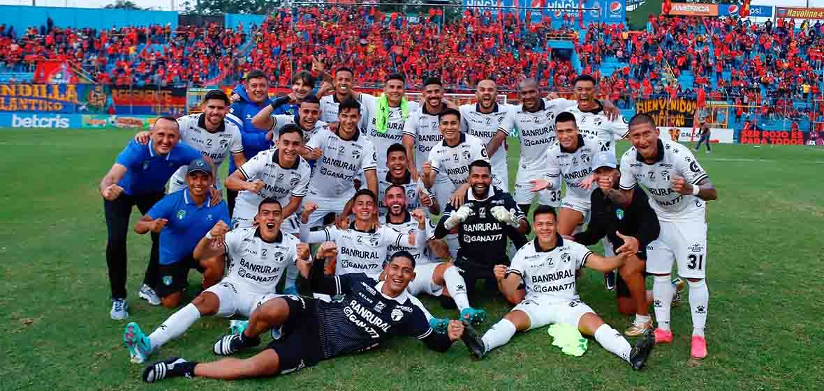 El clásico 327 se tiñe de blanco en El Trébol