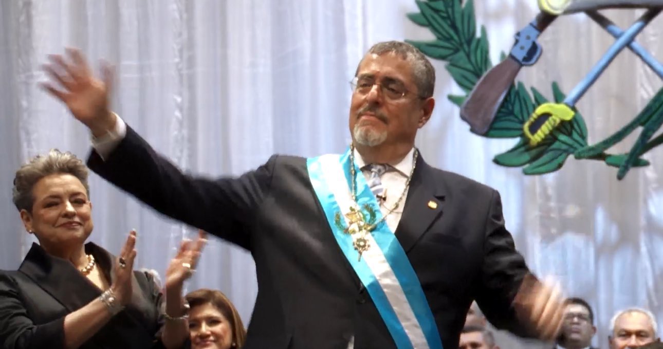 Bernardo Arévalo, asume y promete luchar en contra la corrupción
