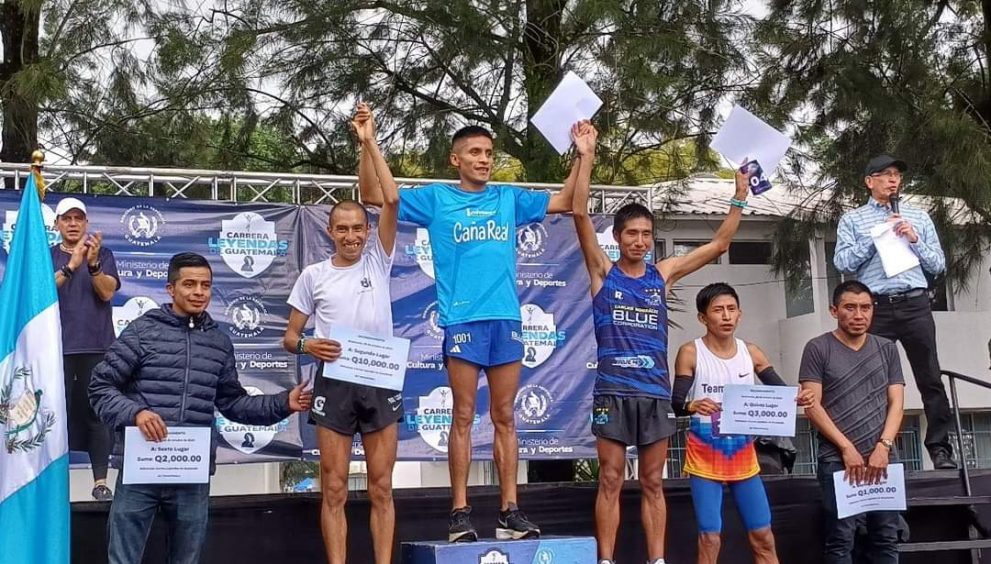 Aroche y Pacay gana la carrera de Leyendas en la capital