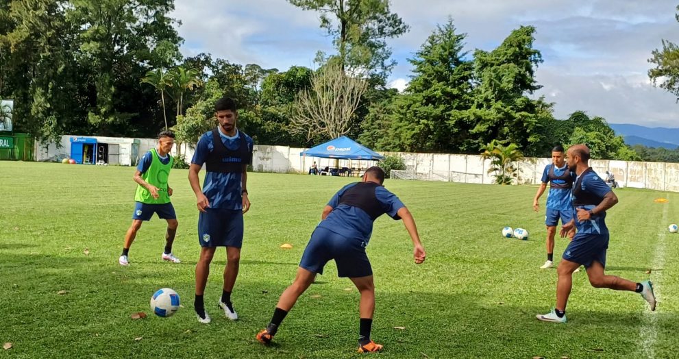 Inicia la era de Ronald González en Comunicaciones en el crucial juego ante Saprissa