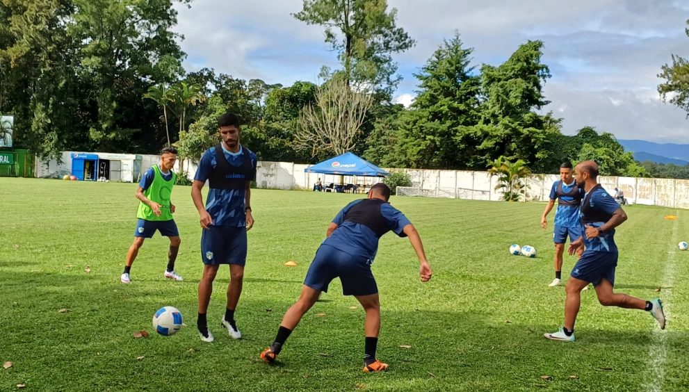 Inicia la era de Ronald González en Comunicaciones en el crucial juego ante Saprissa