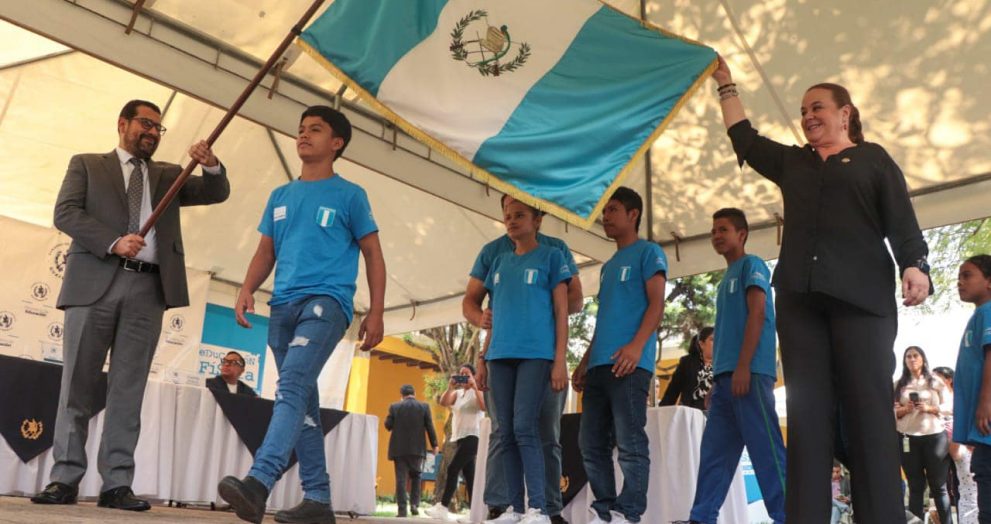 Atletas guatemaltecos juran para competir en los CODICADER para estudiantes con discapacidad