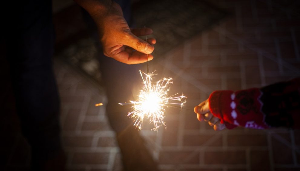 Recomendaciones para prevenir quemaduras de niños en las fiestas de fin de año