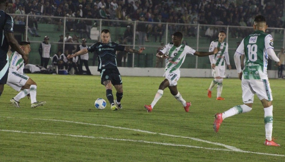 Dos desvíos y un error dejan a Antigua en la lona ante el Seattle Sounders