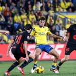 Dos zurdazos de Olmo y Torres le dan el triunfo al Barcelona ante Las Palmas