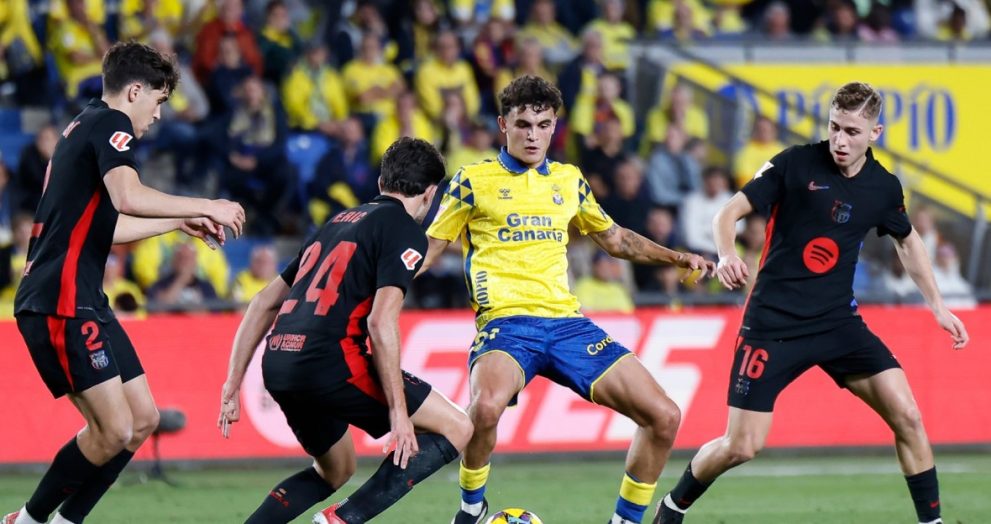 Dos zurdazos de Olmo y Torres le dan el triunfo al Barcelona ante Las Palmas