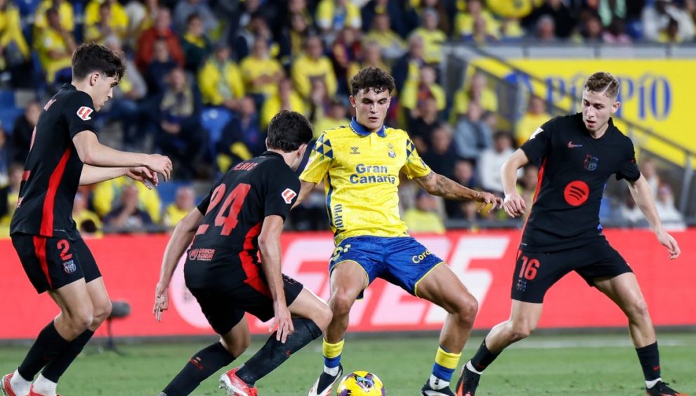 Dos zurdazos de Olmo y Torres le dan el triunfo al Barcelona ante Las Palmas