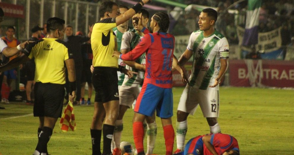 Antigua y Municipal empataron sin goles en el juego de ida de la final