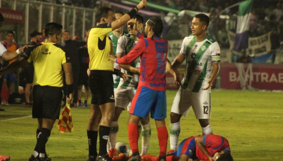 Antigua y Municipal empataron sin goles en el juego de ida de la final