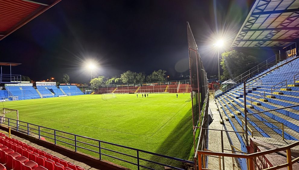 Municipal prueba alumbrado en El Trébol y espera aval de Concacaf