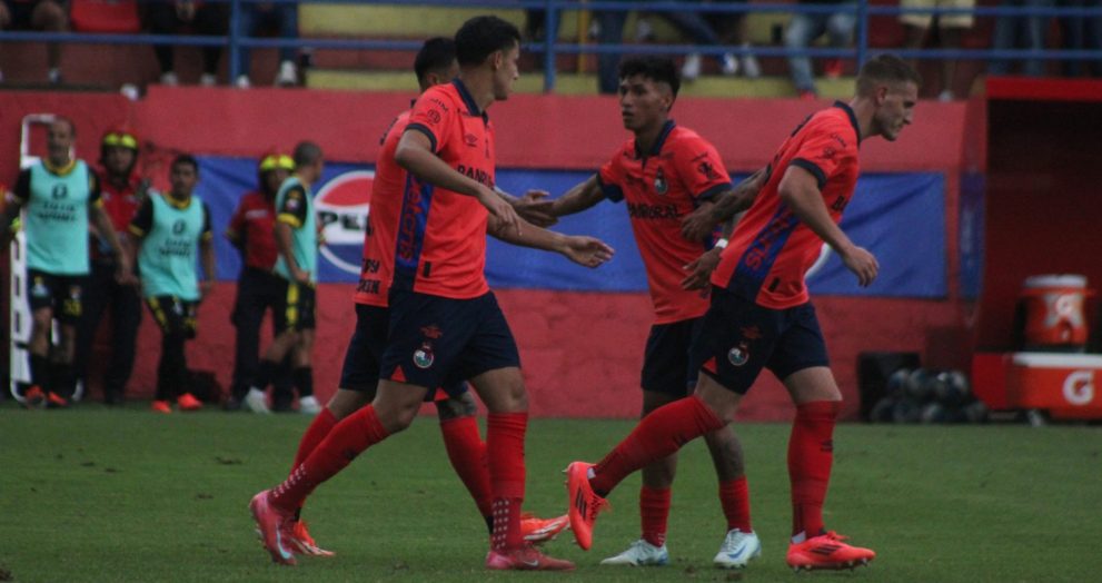 Municipal remonta y derrota 2-1 a Aurora FC en el Apertura 2025