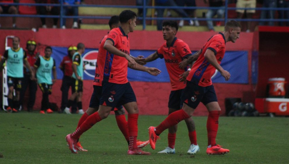 Municipal remonta y derrota 2-1 a Aurora FC en el Apertura 2025