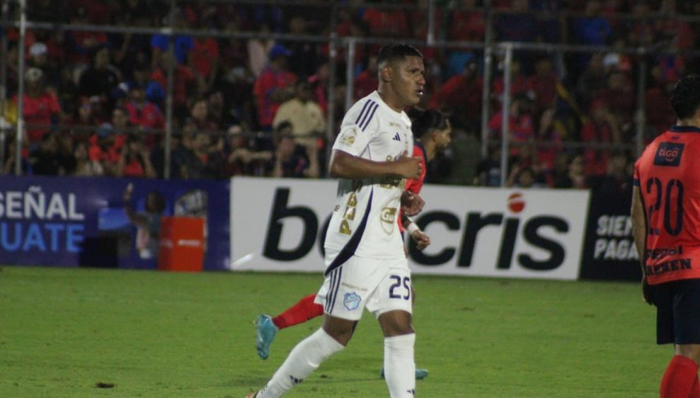Erick Lemus rescata el empate para Comunicaciones ante Municipal en el Clásico