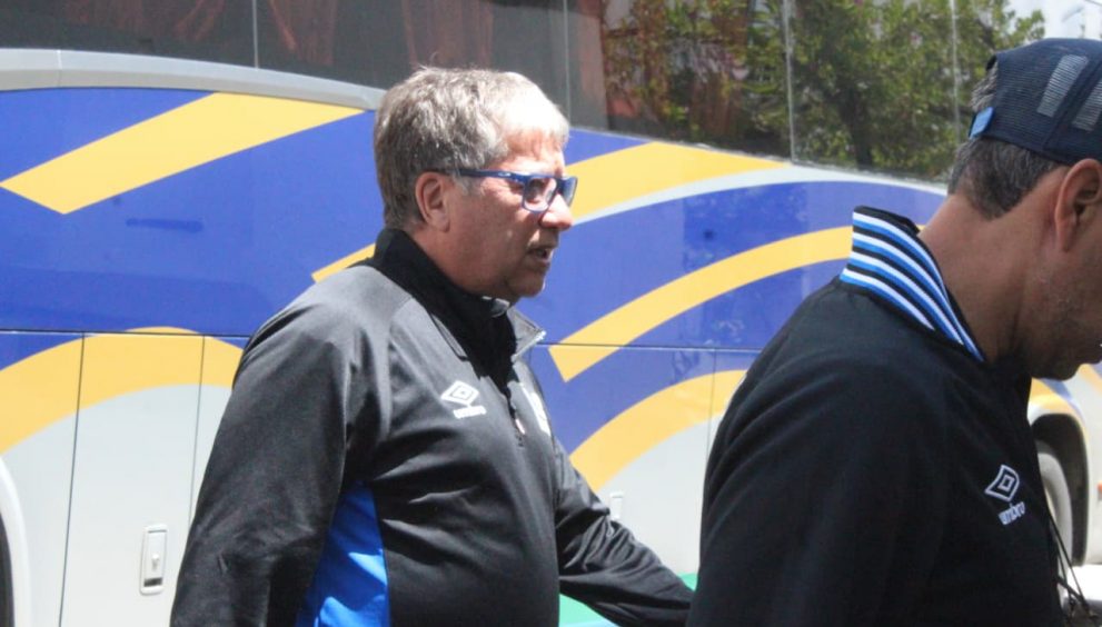 Selección de El Salvador llega a Guatemala bajo la dirección de Hernán Darío Gómez