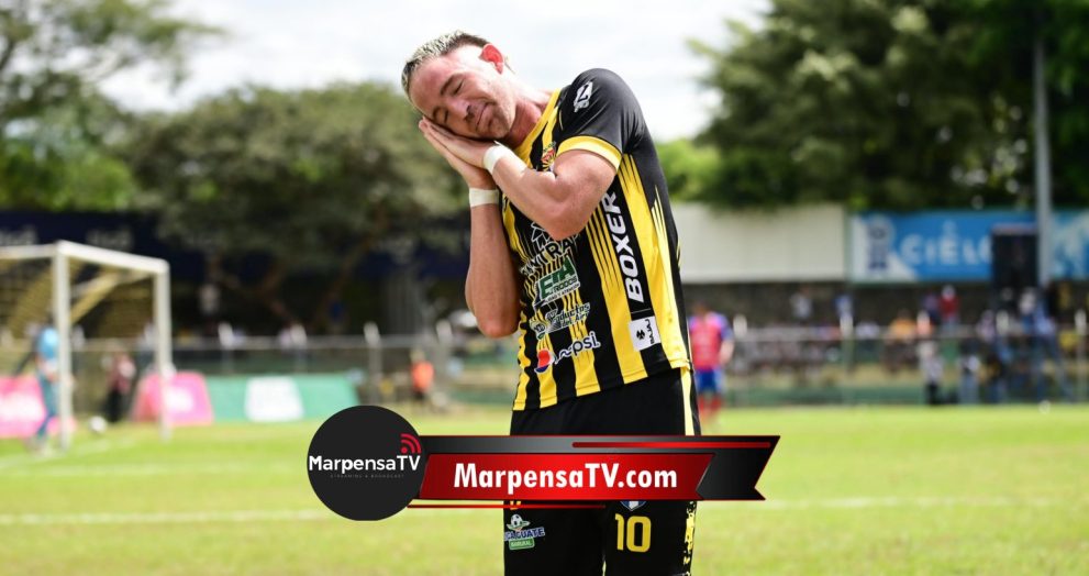 Aurora vence a Xelajú MC en el estadio Guillermo Slowing