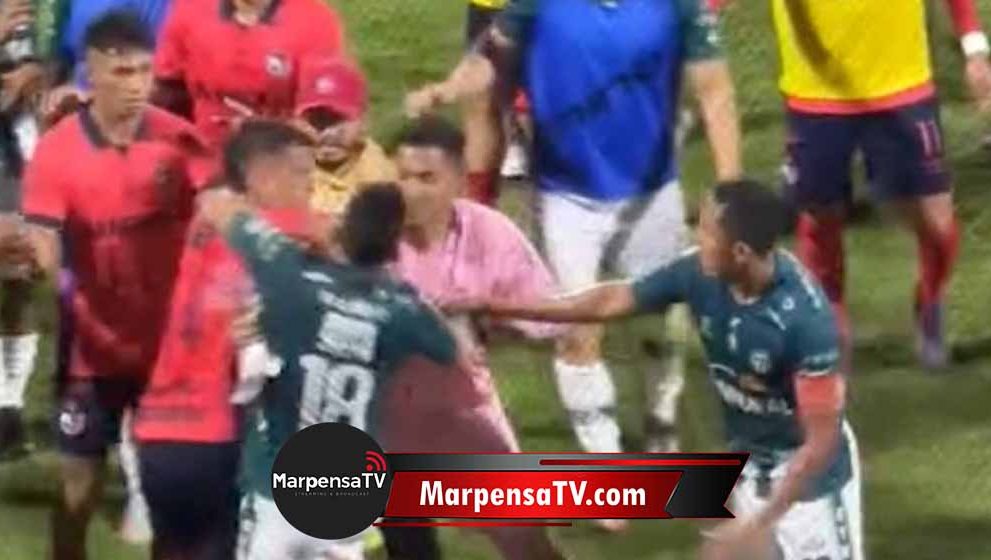 Sancionan a futbolistas de Municipal y Antigua por riña