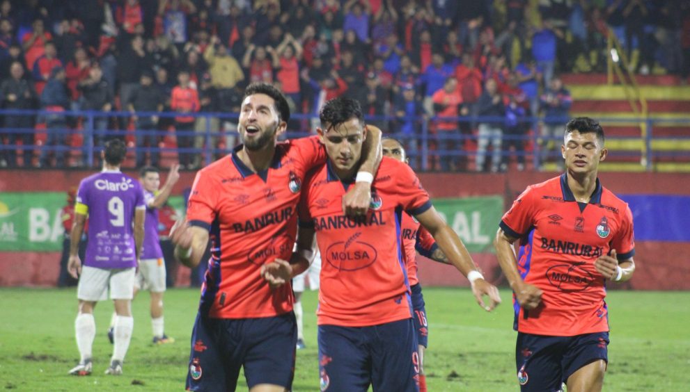 Municipal apabulló a Achuapa y disputará la final del Apertura