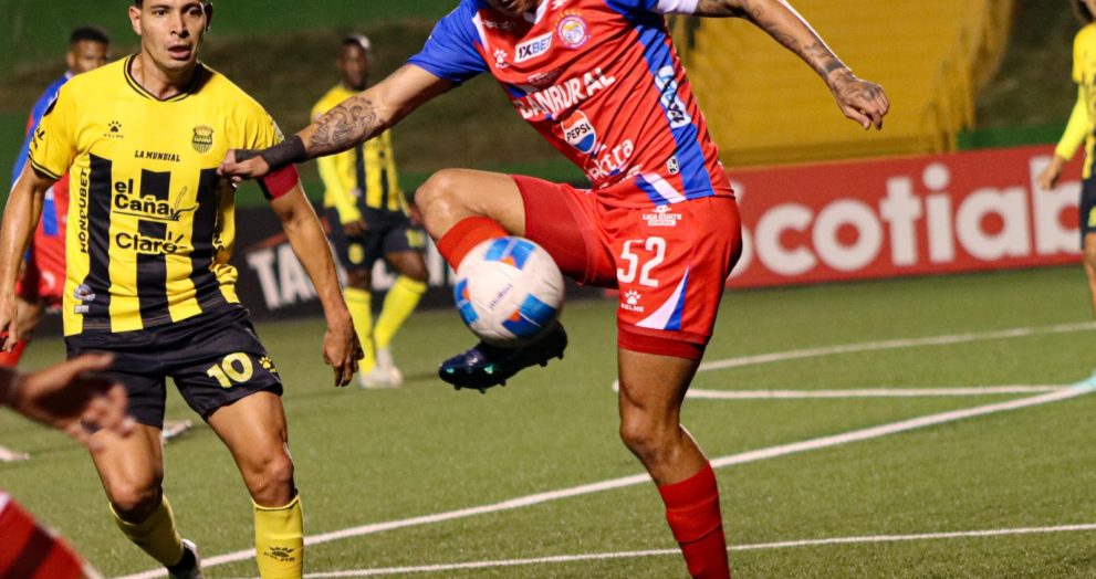 Jorge Aparicio arrastra a Xelajú MC a un castigo de Concacaf