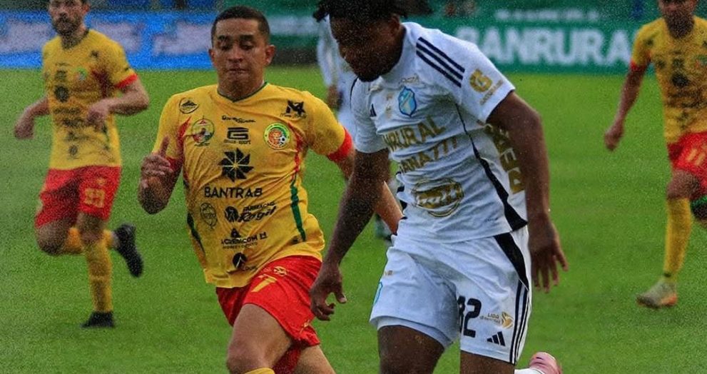 Comunicaciones consigue una agónica remontada y sale de la zona de descenso