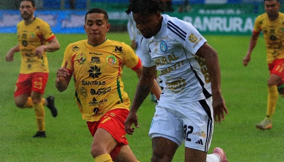 Comunicaciones consigue una agónica remontada y sale de la zona de descenso