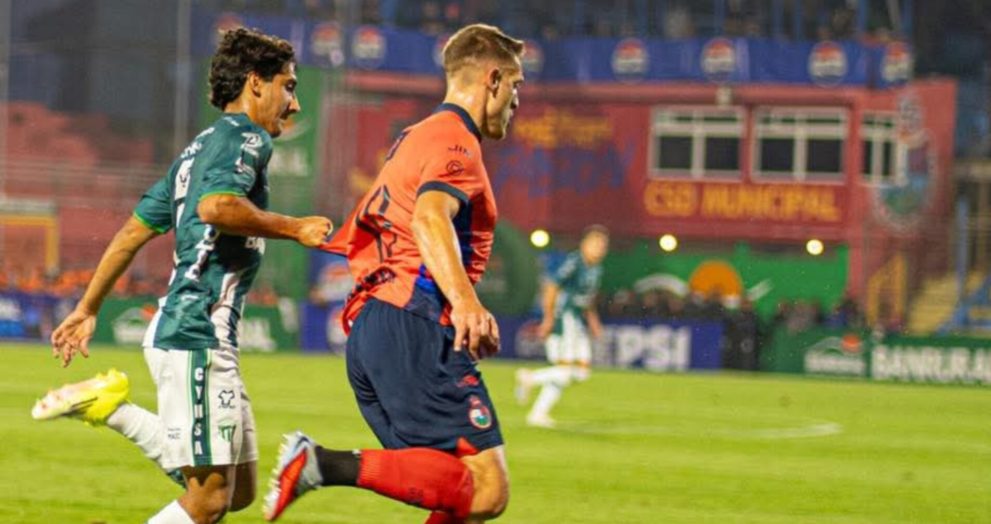 Municipal golea a Antigua GFC en el Trébol