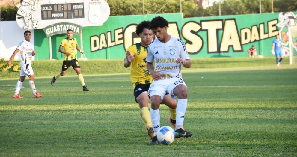 Comunicaciones remonta a un disminuido Guastatoya y se trepa al liderato