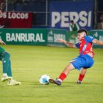 Romero rescata el empate para Xelajú ante Guastatoya en un juego marcado por incidentes vandálicos