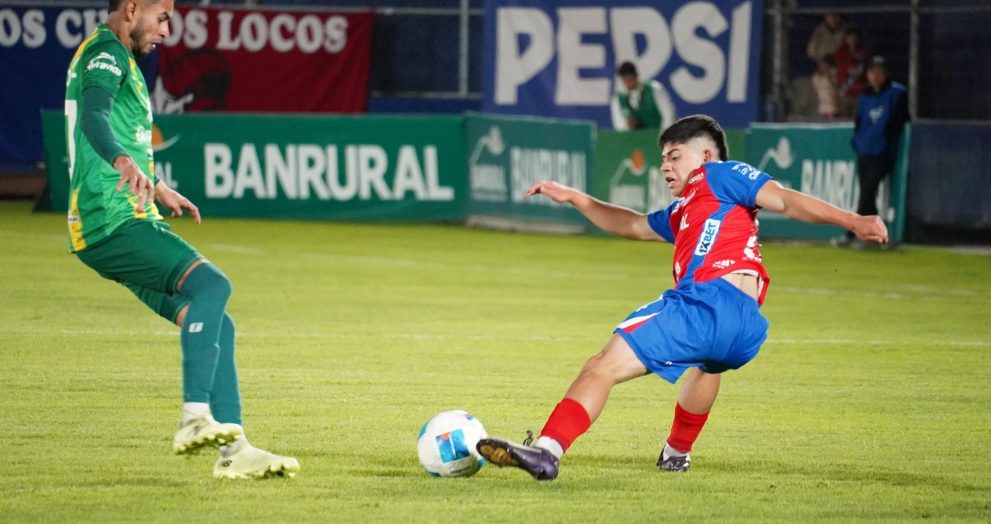Romero rescata el empate para Xelajú ante Guastatoya en un juego marcado por incidentes vandálicos