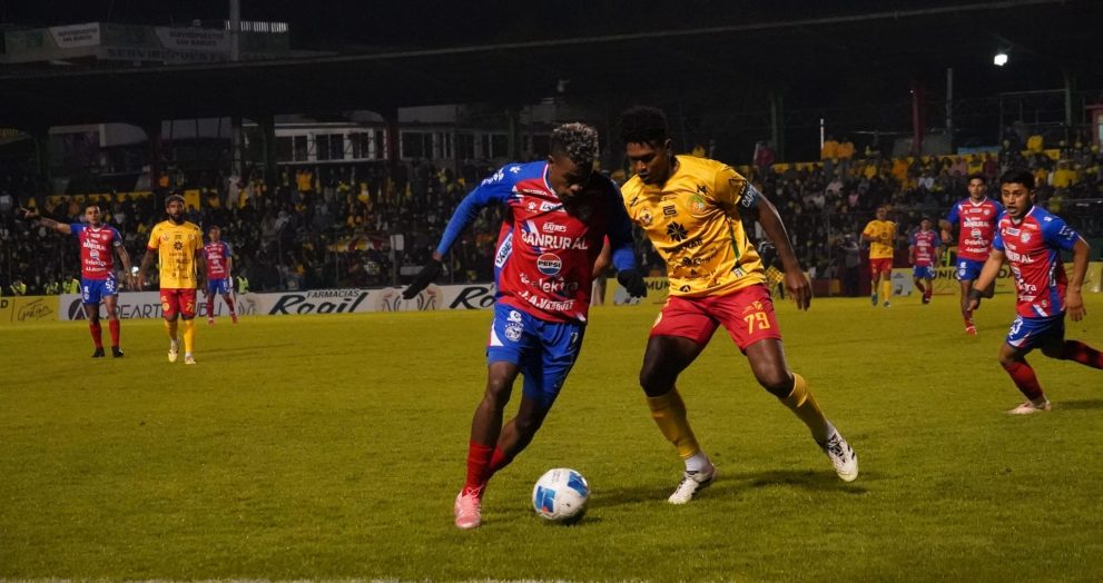 Marquense se impone a Xelajú y se aferra a la permanencia