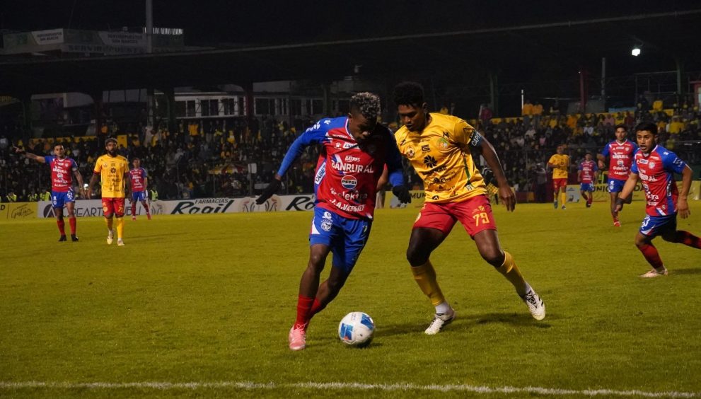 Marquense se impone a Xelajú y se aferra a la permanencia