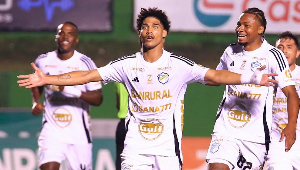 Comunicaciones elimina al bicampeón Antigua GFC y avanza a semifinales