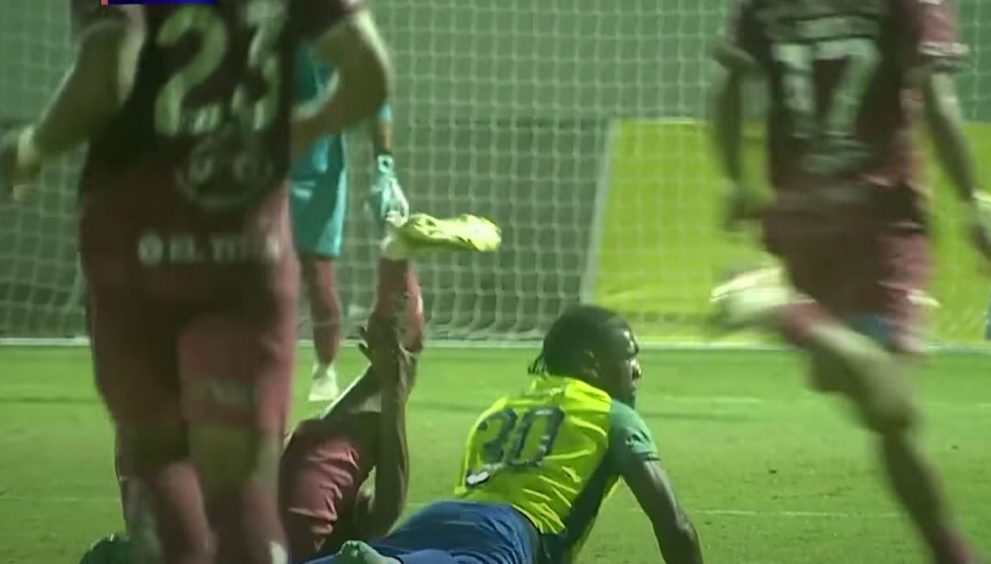 (VIDEO) Romário da Silva sufre grave lesión en partido de la liga hondureña