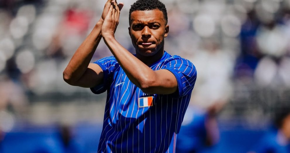 Francia inició con éxito su participación en la Copa Mundial