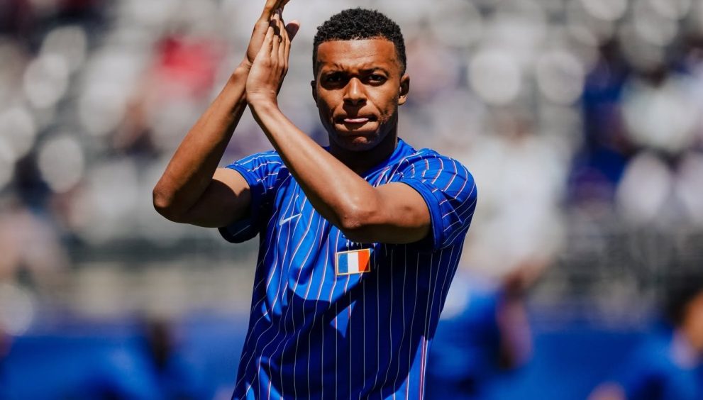 Francia inició con éxito su participación en la Copa Mundial