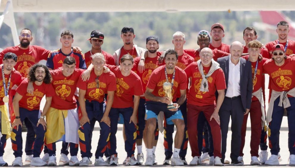 España regresa a casa para celebrar su segundo título mundial